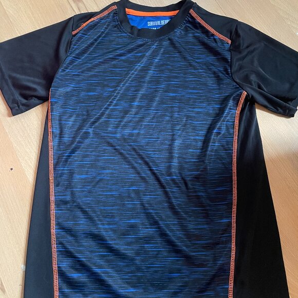 Boys Roots Sweater + Name Brand T-Shirts - Picture 6 of 8